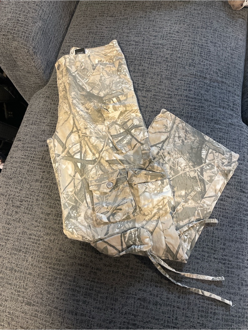 VIP Women's Wide-Leg Camo Cargo Pants in Beige and Gray
